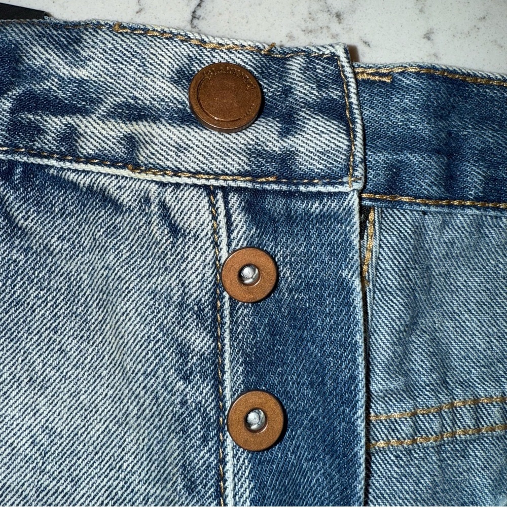 NWT- Blank NYC Women’s Distressed Denim Shorts Size 31 - Picture 6 of 13